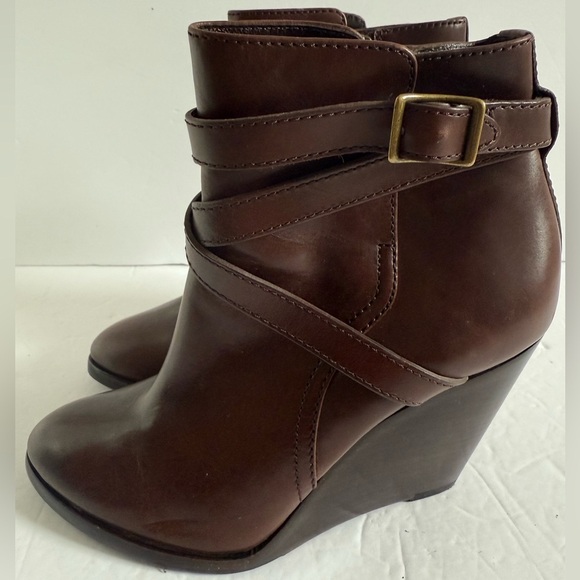 Frye Brown Wedge Heel Ankle Booties Boots with Gold Buckle Women Size 6.5 - Picture 10 of 13
